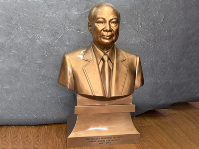 Tượng Chân Dung Quốc Vương Sihanouk (Campuchia) bằng Đồng Đỏ Cao 81cm tại Sài Gòn TPHCM