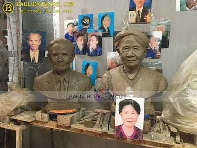 Đúc Tượng Chân Dung Cụ Ông Cụ Bà Bằng Đồng 45cm Dát Vàng 9999